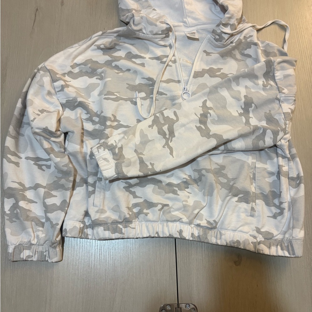 Avia‎ Gray and White Camouflage Hoodie